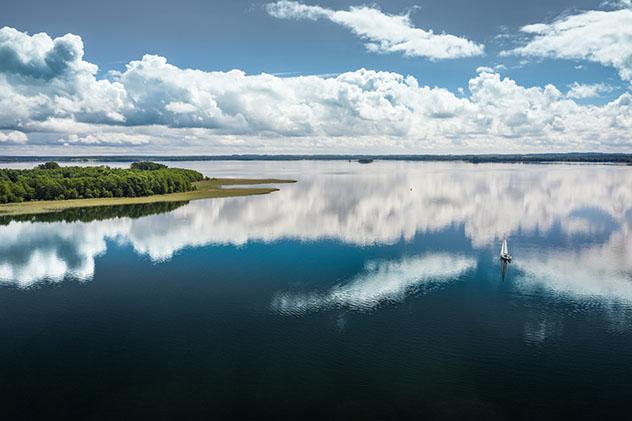 Observar las nubes de verano más bellas en Masuria, Polonia