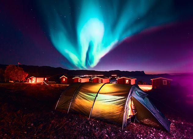 Aurora boreal en Laponia, Noruega © Tsuguliev / Shutterstock