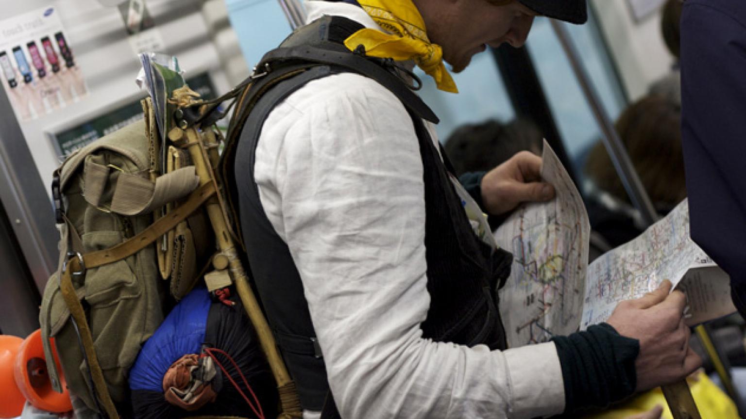 Viajero con mochila