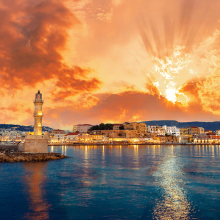 Faro, puerto de La Canea.