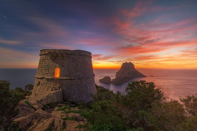 Torre des Savinar, Ibiza, Baleares, España © Anton Calpagiu / Shuttetstock