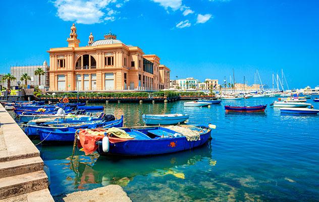 El Teatro Margherita de Bari, bellamente restaurado, Italia © Vladimir Sazonov / Shutterstock