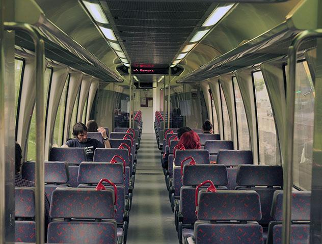 Interior del tren Feve, norte de España