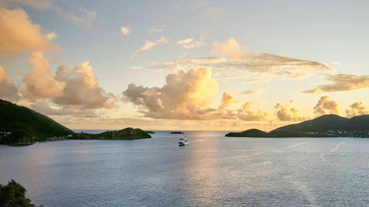 El barco Silver Whisper de la compañía Silversea realiza la vuelta al mundo