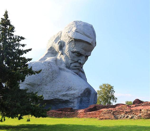 Bielorrusia: Brest y el Monumento al Coraje en la Fortaleza de Brest
