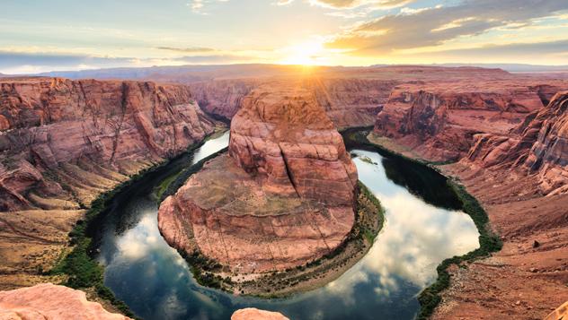 Un meandro del gran río Colorado esculpió la Horseshoe Bend en la suave roca caliza de Arizona © FilippoBacci / Getty Images