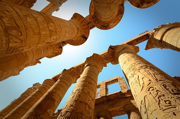 Los templos y tumbas de Egipto presentan varios símbolos, y es buena idea contratar a un guía para que los interprete, Egipto © Lauren Keith / Lonely PlanetIrakli Shavgulidze / Shutterstock