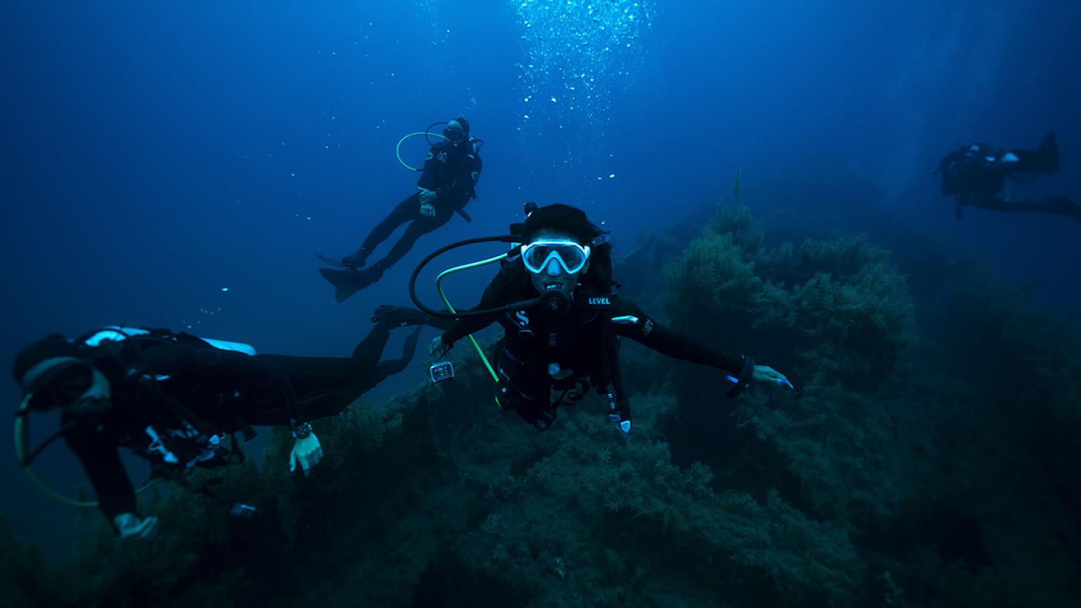 Buceo en el pecio Mitilini en Calcídica, Tesalónica, Grecia.