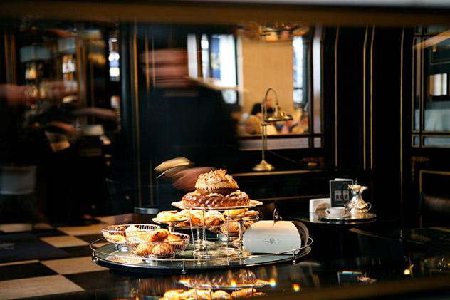 La hora del té en Londres, Inglaterra ©  James Bedford / Lonely Planet
