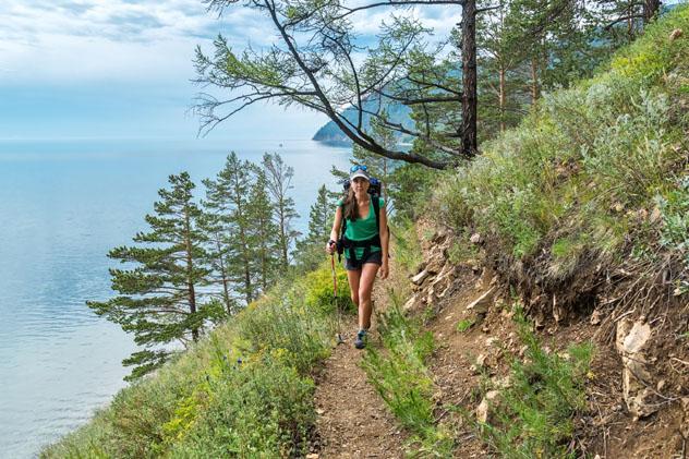 De excursión por la Great Baikal Trail entre Listvyanka y Big Koty, Rusia © Tilpunov Mikhail / Shutterstock