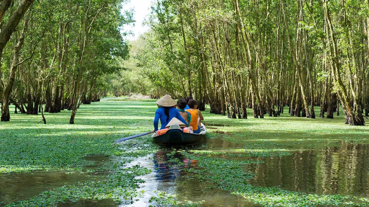 Guía local en el delta del Mekong, Vietnam. Viaje sostenible Lonely Planet