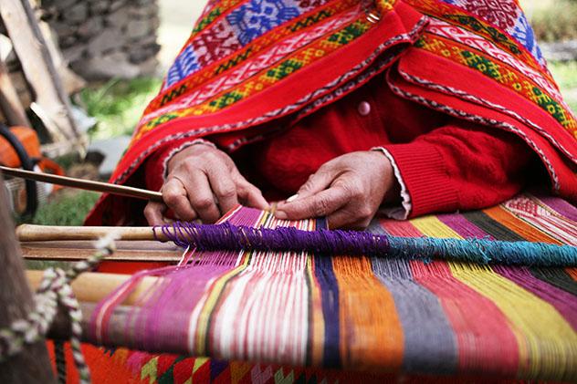 Comprar artesanía local. Viaje sostenible Lonely Planet