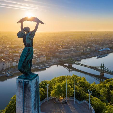Colina de Gellért y Tabán, Monumento a la Libertad, Budapest, Hungría
