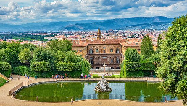 Panorámica de la ciudad desde los jardines del Palazzo Pitti, Florencia, Toscana, Italia © SenSeHi / Shutterstock