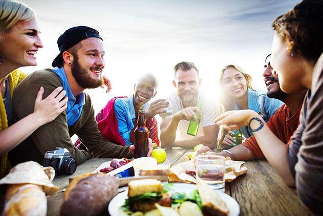 Comer con los lugareños. Viaje sostenible Lonely Planet