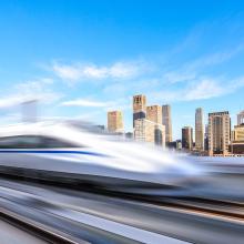 Tren de alta velocidad a su paso por Beijing, China