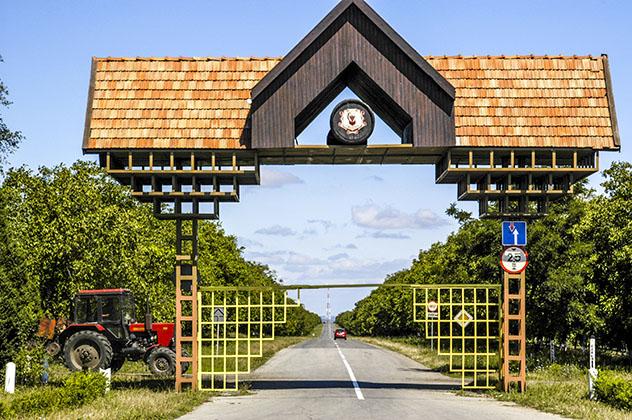 Entrada a la Bodega de Cricova, Moldavia © visualpower / Shutterstock