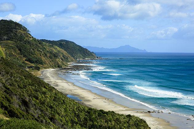La playa surfista de Mangawhai