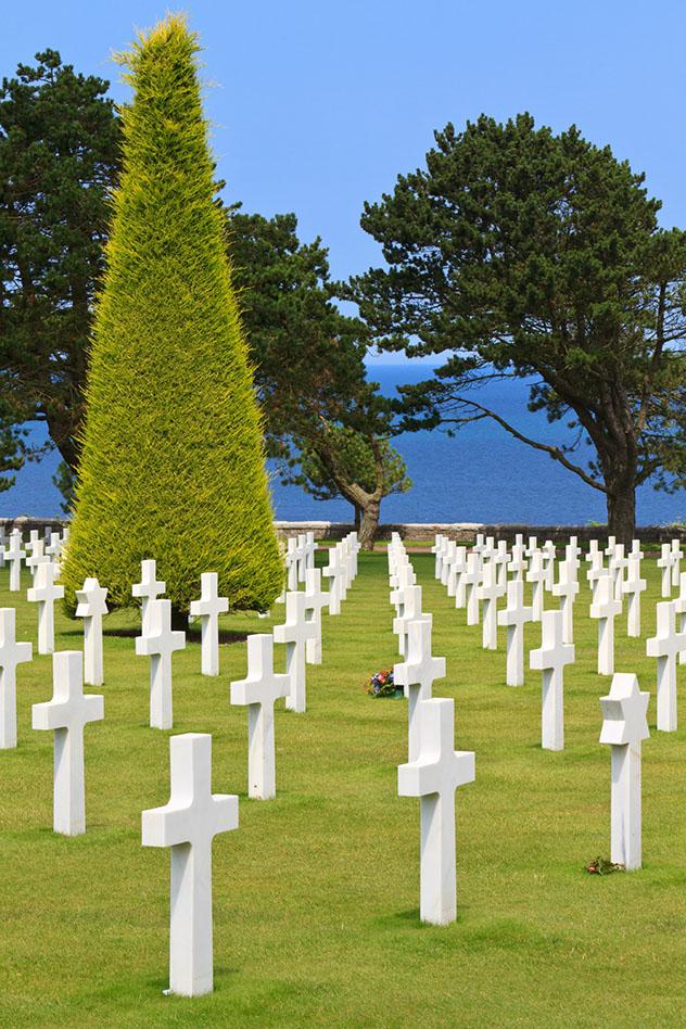 El sobrecogedor cementerio americano en ​​​​Colleville-sur-Mer, Normandía, Francia © Bertl123 / Shutterstock
