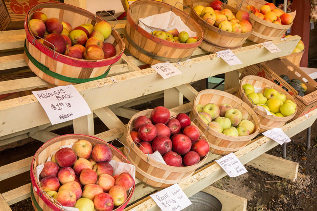 Un puesto de manzanas locales en el valle de Hood River. © Danita Delimont/Shutterstock