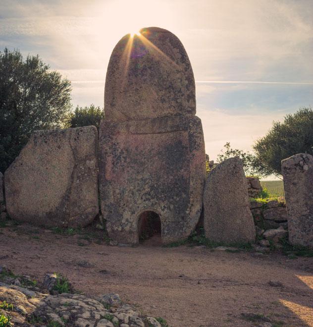 Tombe dei Giganti, Cerdeña, Italia © Daniele Carotenuto Photography / Getty Images