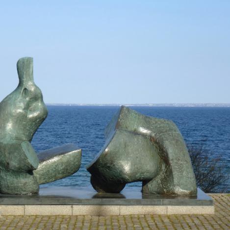 'Two Piece Reclining Figure No.5', de Henry Moore, Louisiana, Dinamarca