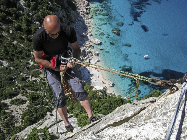 Vistas espectaculares de Cala Goloritzè desde la Aguglia, Cerdeña © Gabriele Prato / iStock / Getty Images