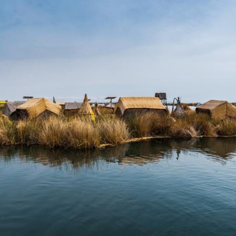 Islas flotantes de totora, lago Titicaca, Perú