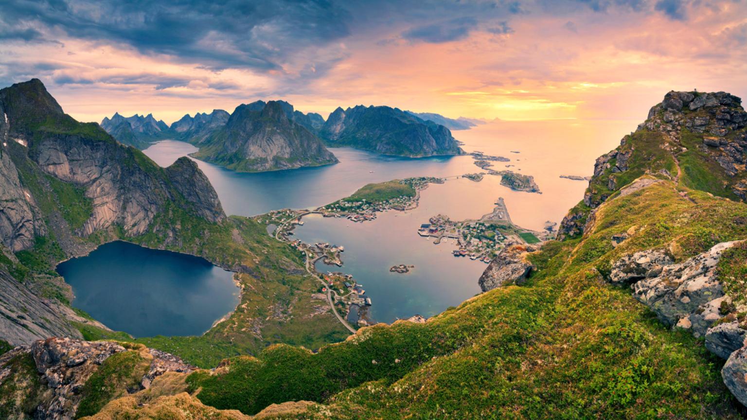 Fiordos de Reinebringen, Noruega