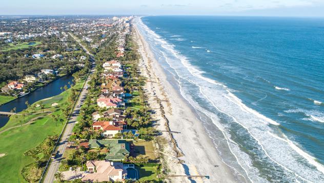 Imagen a vista de pájaro de la abundante costa de Jacksonville © TraceRouda / iStockphoto / Getty Images.