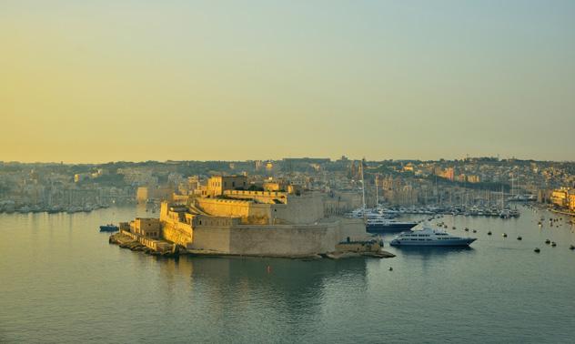 La luz del alba baña el Fuerte St. Angelo, recién restaurado, Malta © Sizun Eye / Getty Images