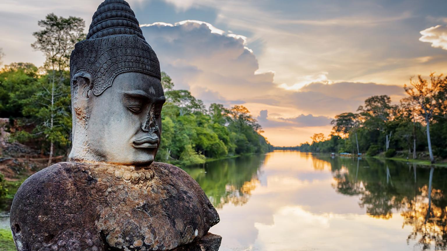 Asura cerca de la Puerta Sur del templo Angkor Thom, Angkor, Siem Reap, Camboya