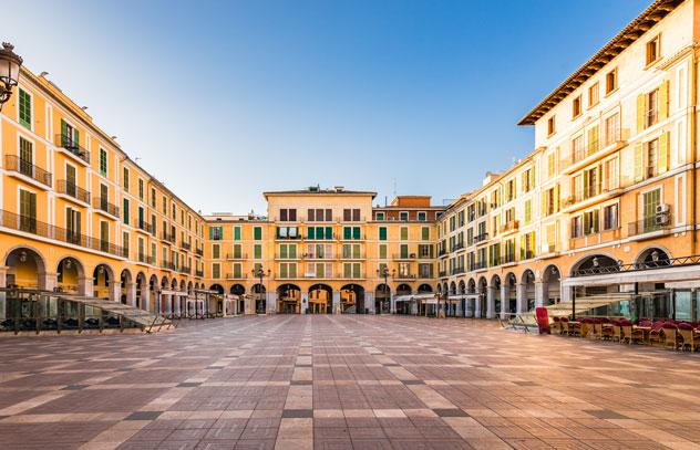 Plaza Mayor en el centro de Palma. vulcano/Shutterstock ©