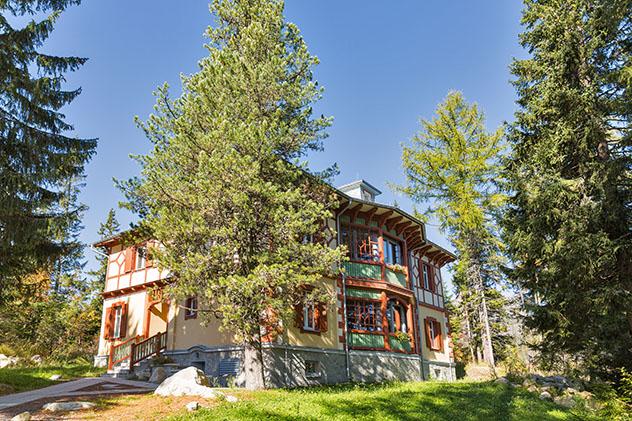 Casa de madera cerca del lago Štrbské pleso, Alto Tatra, Eslovaquia © Sergiy Palamarchuk / Shutterstock