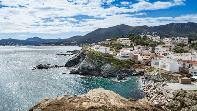 Cala de Llançà, Costa Brava © funkyfrogstock / Shuttertstock