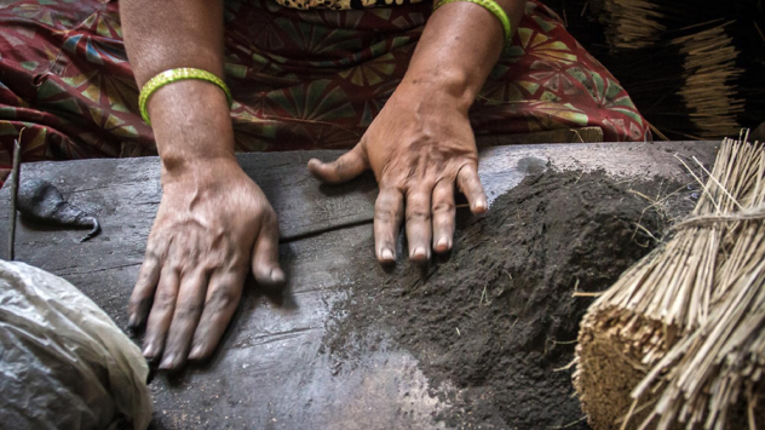 Producción de incienso en Mysore, India