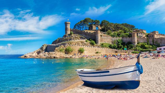 Cala de Tossa de Mar, Costa Brava © S-F / Shutterstock