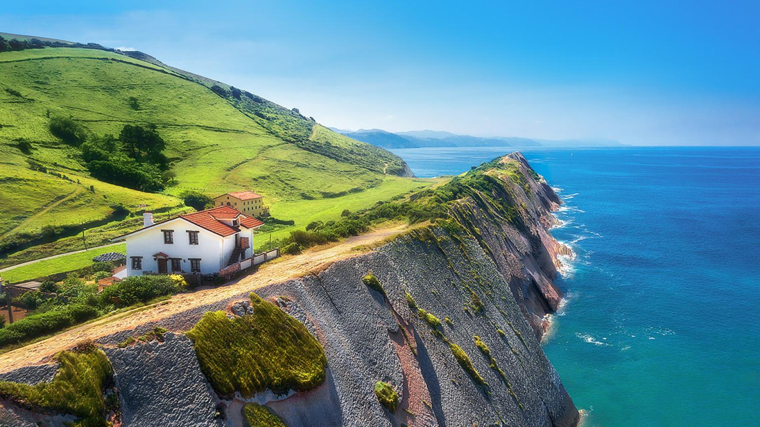 Vacaciones de proximidad: viajar a Zumaia, Guipúzcoa, País Vasco, España