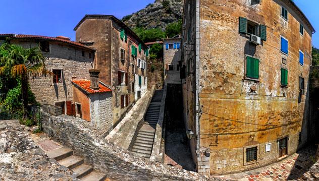 Casco antiguo de Kotor, Montenegro © Maylat / Shutterstock