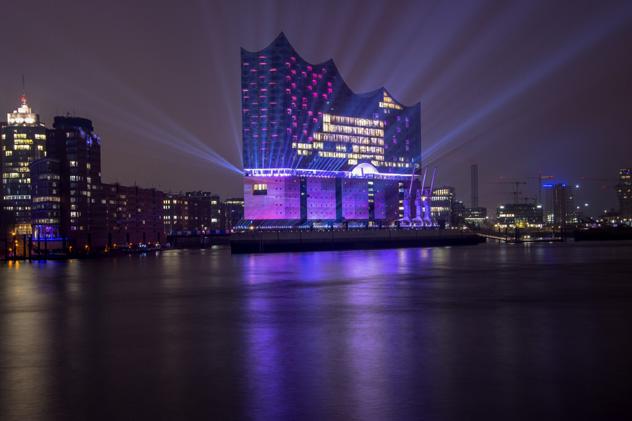 La Filarmónica del Elba, el emblemático auditorio de Hamburgo, Alemania © Gerckens-Photo-Hamburg / Shutterstock