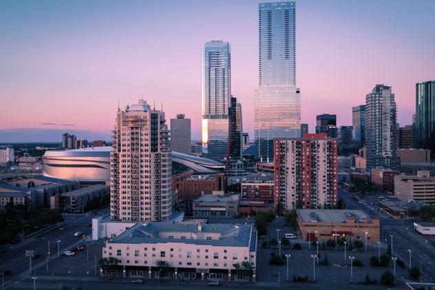 Anochecer en el centro de Edmonton. Adam Zihla/Shutterstock ©