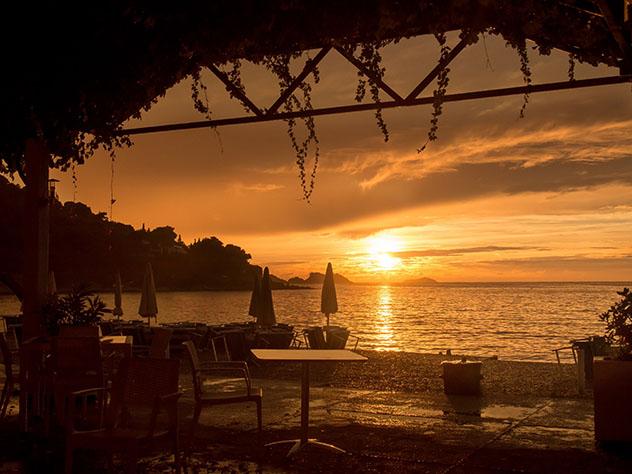 Puesta de sol en Dubrovnik: bahía de Lapad