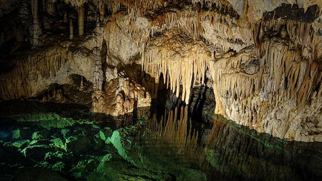 Interior de la Belianska jaskyňa, una fascinante atracción subterránea, Alto Tatra, Eslovaquia © kocsik / Shutterstock