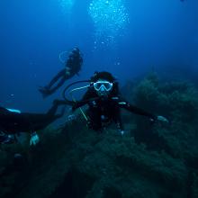 Buceo en el pecio Mitilini en Calcídica, Tesalónica, Grecia.