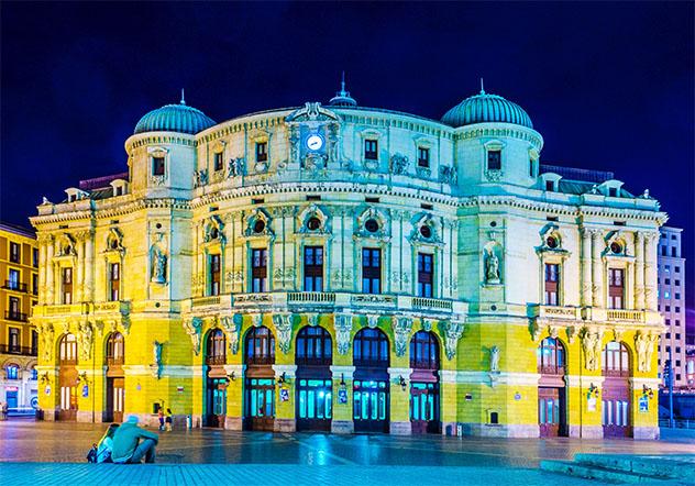 Teatro Arriaga, Casco Viejo de Bilbao, País Vasco, España © trabantos / Shutterstock