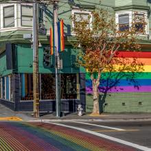 Cruce de Castro St y 18th St, Castro, barrio gay de San Francisco, EE UU