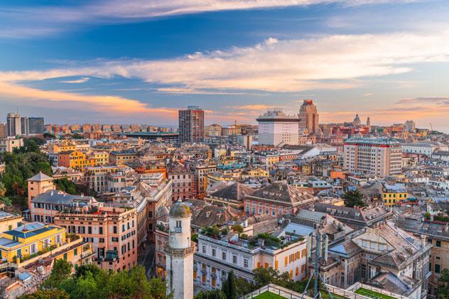Atardecer en el centro de la ciudad. Sean Pavone/Shutterstock ©