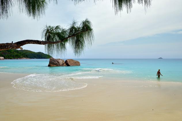 Playa Anse Lazio, isla Praslin, Seychelles © Oleg Znamenskiy / Shutterstock