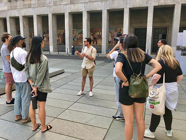 Turismo sostenible: comunidad. Una de la rutas por Refugee Voices Tours