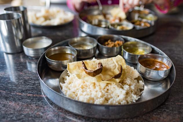 Las comidas en Sri Lanka a menudo se sirven en una bandeja thali, al estilo indio © Malcolm P Chapman / Getty Images